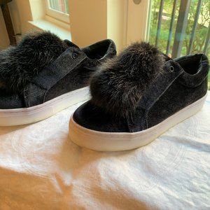 Sam Edelman Leya Black Pom Pom sneaker 7.5 suede